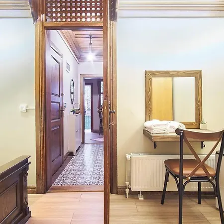 Cozy With A Private Garden * Istanbul