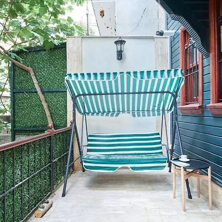 Cozy With A Private Garden