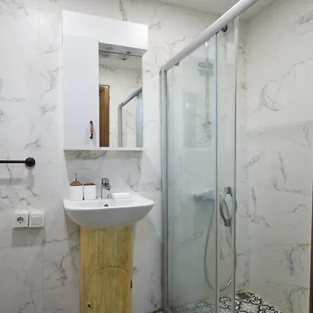 דירה Cozy With A Private Garden איסטמבול