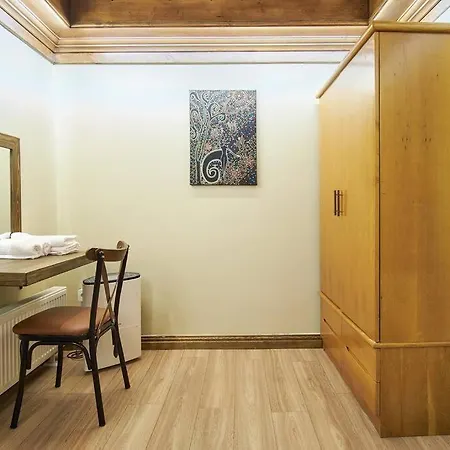 Cozy With A Private Garden 公寓
